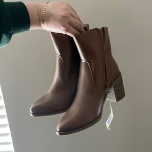 cognac target boots 🤍